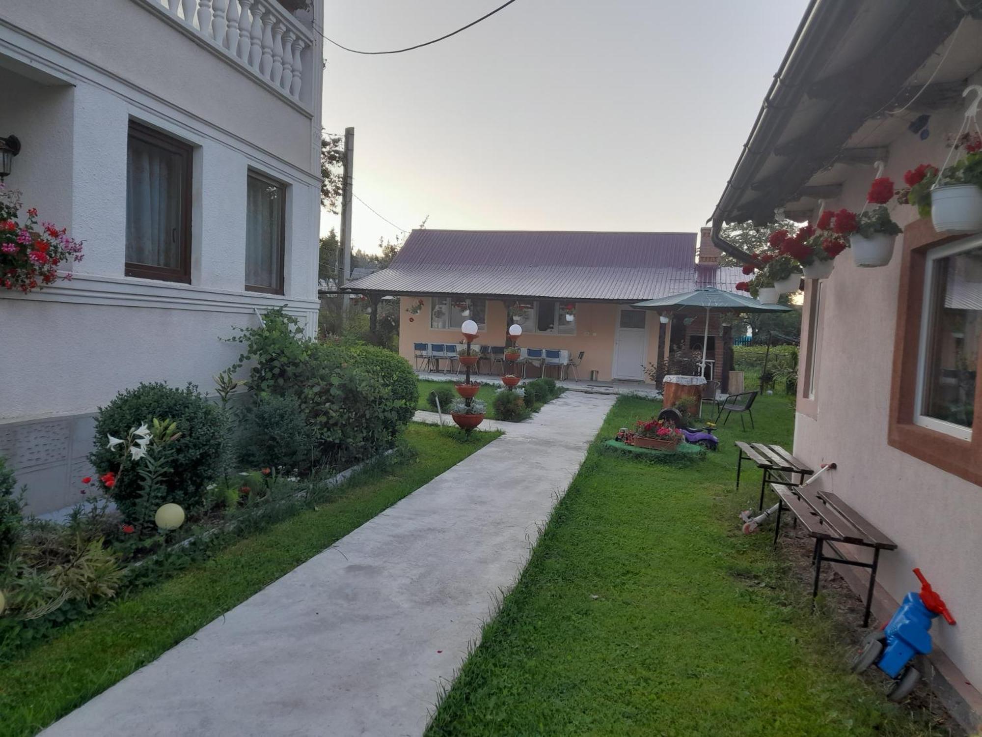 Casa Ionescu Hotel Sadova  Luaran gambar
